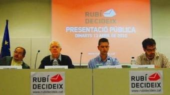 La presentació de Rubí Decideix, a la biblioteca.  MERITXELL CANALS