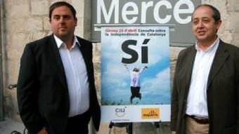 Els dos líders polítics a l'inici de l'acte de suport a la participació a la consulta d'avui i al sí a la independència.  MANEL LLADÓ