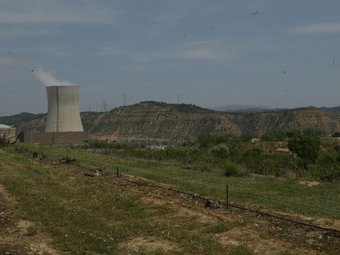 Els terrenys que ofereix Ascó per instal·lar l'MTC estan al costat de la nuclear. JUDIT FERNÁNDEZ