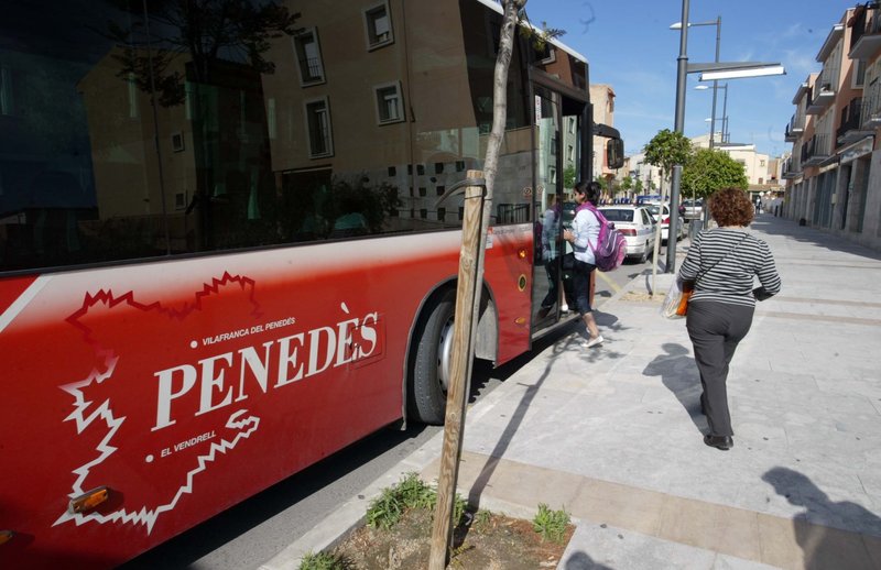 L'augment de passatge obliga a reforçar el servei de bus entre la Torre i  Tarragona | azahara palomares | Serveis | El Punt Avui