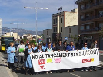 Els treballadors d'Indo a la carretera de Tortosa a Roquetes.  L.M