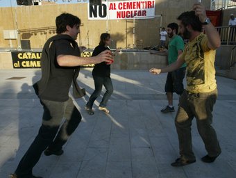 L'acte d'ahir a la plaça del Casal d'Ascó, on es van ballar jotes. J. FERNÀNDEZ