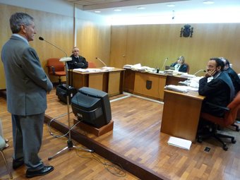 Juan Lao declarant en el judici que va tenir lloc ahir als jutjats de Girona. Ò.P
