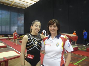 Clàudia Vila, amv la seva entrenadora Montse Hugas .