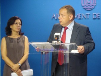 Anna García i José Manuel Orengo a la sala de premsa municipal. EL PUNT AVUI