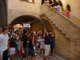 Els participants que van participar ahir, a l'edifici polivalent de l'Antic Hospital en la realització del vídeo. C.G