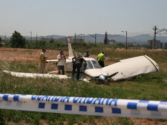 Ahir al migdia els tècnics d'Aviació Civil van començar a analitzar les causes de la fallada mecànica de l'avioneta accidentada.  E.A