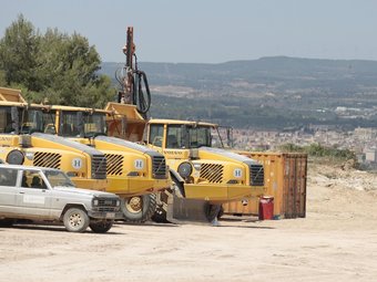 Les obres de l'autovia A-27, ahir, aturades a tocar de la connexió amb l'N-240, amb Montblanc al fons JOSÉ CARLOS LEÓN