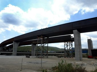 El pont d'enllaç amb l'AP-7 a Castellbisbal està molt avançat, però de moment, continuarà oferint aquest aspecte JUANMA RAMOS