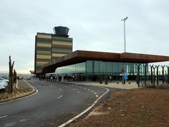 La terminal de l'aeroport de Lleida-Alguaire s'ampliarà amb 10.000 m² més en direcció oposada a la torre. EL PUNT