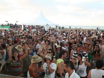 Unes 8.000 persones van passar per l'última edició del Deltasound Festival , l'agost de l'any passat. EL PUNT