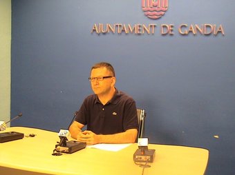 Conferència de premsa del regidor nacionalista a l'Ajuntament de Gandia. ARXIU