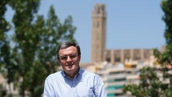L'alcalde de Lleida, Àngel Ros, amb la Seu Vella al fons, creu que el PSC ha de prioritzar un projecte propi per Catalunya. O.DURAN