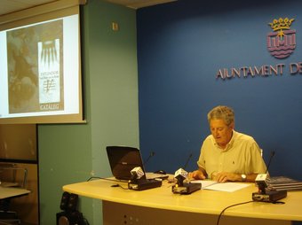 Ferran Mut presenta les pintures restaurades en conferència de premsa. CEDIDA