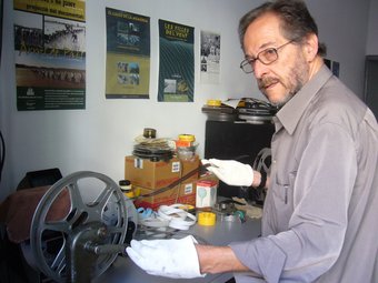 Antoni Martí, treballant al seu laboratori. JOSEP BOFILL BLANC