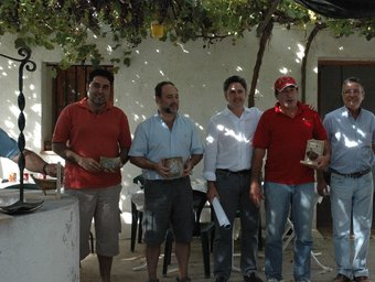 L'alcalde fotografiat durant l'entrega del trofeu de Vela Llatina. ARXIU