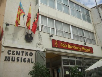 Façana principal del Centre Musical de Paterna. C.XIRIVELLA