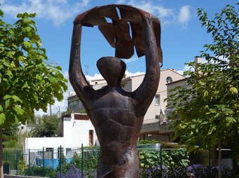 L'escultura Dansa lliure S'inaugurarà avui a Tiana per homenatjar a Rafael Casanova. LL.A