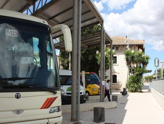 L'estació de Sineu, on els usuaris han d'agafar l'autobús per fer el tram de la via fèrria tancada. ACN