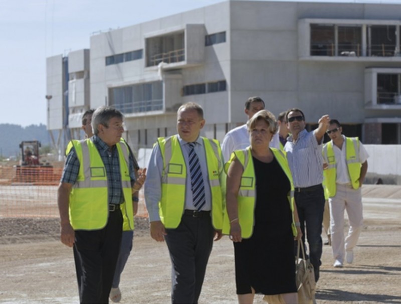 Visita d'alguns alcaldes a les obres de l'hospital en l'anterior legislatura. ARXIU