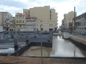 L'aigua continuava ahir acumulada als carrers de l'Ametlla de Mar, on van caure més de 200 litres. A. PORTA