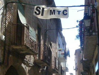 Pancartes favorables al magatzem temporal centralitzat a Ascó EL PUNT