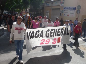Manifestació encapçalada per representants sindicals ahir a Rubí MARC CORNET
