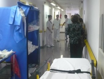 Activitat als passadissos de l'Hospital Municipal de Badalona, en una imatge recent. J.G.N
