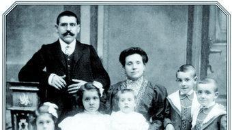 Nonito Cadenas i Carme Fuster, amb els seus fills.  Arxiu familiar