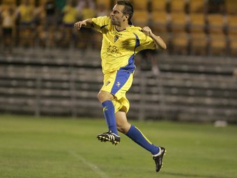 Aaron Bueno s'ha convertit en l'ídol de l'afició del Cadis en només sis partits. /  LA VOZ DE CÁDIZ