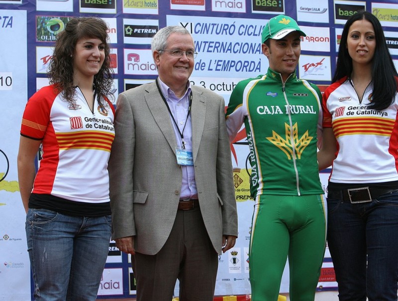 José Herrada, guanyador l'any passat, amb Lluís Barba i les hostesses MANEL LLADÓ
