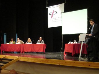 Periodistes, representants d'entitats del territori i ciutadans van participar en el debat. A.P