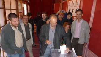 Joan Ridao votant al Casino, poc després de la una del migdia. C.A.F