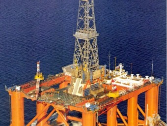 Plataforma de prospecció petroliera. EL PUNT AVUI