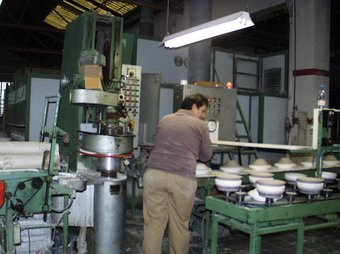 Ceràmica Industrial Montgatina , en una imatge d'arxiu, es dedica al disseny i fabricació de peces de porcellana per al sector de l'hostaleria. R.D