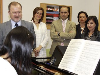 Visita del conseller d'Educació i l'alcaldessa al Conservatori Professional. ARXIU