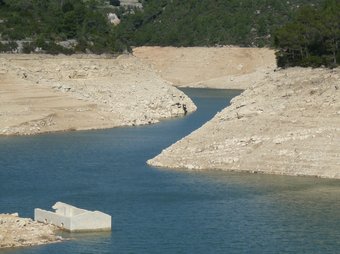 El pantà d'Ulldecona s'ha quedat amb només 1,2 milions de metres cúbics d'aigua. R.ROYO