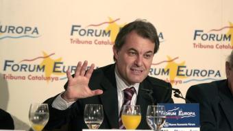 El candidat de CiU, Artur Mas, amb l'expresident Jordi Pujol, ahir, en un esmorzar del Forum Europa Tribuna Catalunya JOSEP LOSADA