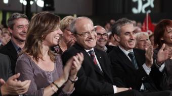 El candidat José Montilla va rebre ahir el suport del ministre Ramón Jauregui en el míting celebrat a Sabadell ROBERT RAMOS