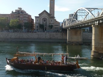 El llagut turístic 'Lo Sirgador' és una de les últimes apostes per recuperar la navegació fluvial per l'Ebre. G.M
