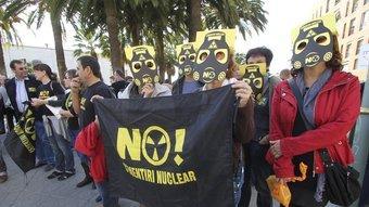 Protesta de la CANC a Tarragona, durant el míting del PSC amb Rubalcaba. D.B