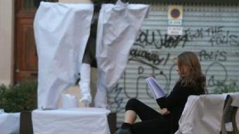 Acte reivindicatiu de la formació Escons en Blanc, al barri barceloní de Gràcia MARTA PÉREZ
