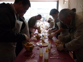 Imatge d'alguns participants del concurs de xató del festival de Vilanova EMMA ANSOLA