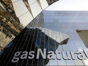 Una imatge del rètol que Gas Natural té a la seu de Barcelona. AGÈNCIES