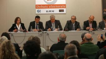 D'esquerra a dreta Carme Capdevila (ERC), Santi Vila (CiU), Lluís Falgàs (moderador), Joaquim Nadal (PSC), Joan Boada (ICV-EUiA) i Josep-Enric Millo (PP). MANEL LLADÓ