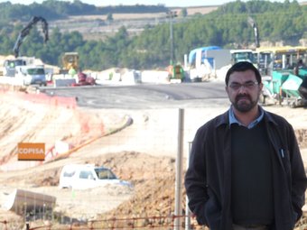 L'alcalde de Gelida Lluís Valls, fotografiat aquesta setmana davant el nou accés a l'AP-7 en construcció. A.M