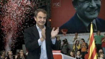 El president del govern espanyol, José Luis Rodríguez Zapatero, ahir, al final del míting del PSC a Lleida LAURENT SANSEN /EFE