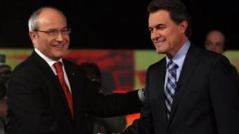 Montilla saluda Mas abans del debat a sis de TV3 ORIOL DURAN