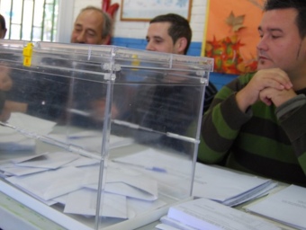 Imatge d'una de les meses de Vilanova i la Geltrú constituïdes en motiu de la celebració de les eleccions al Parlament el novembre passat L.M