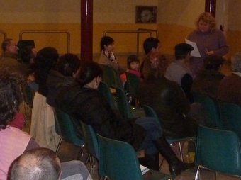La reunió d'ahir al vespre , que va tenir lloc al Centre Cívic de Sant Jaume de Llierca. R. E